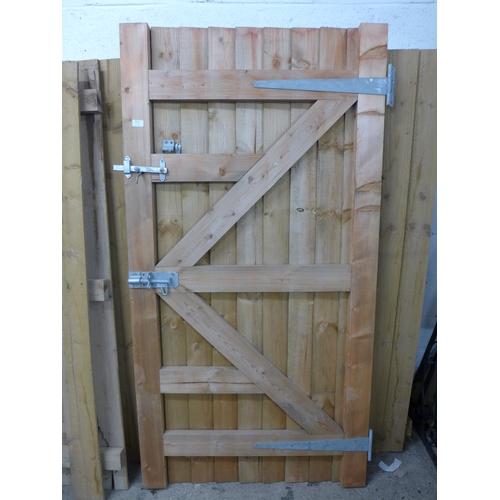 2431 - 11m of feather edge board fencing with brackets, fixings and gate