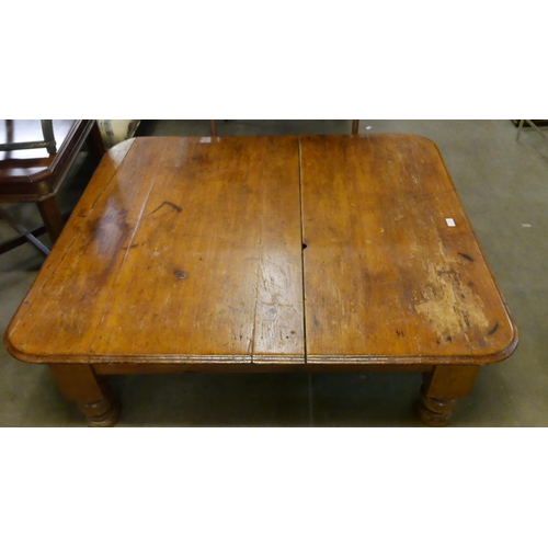 193 - A large pine coffee table