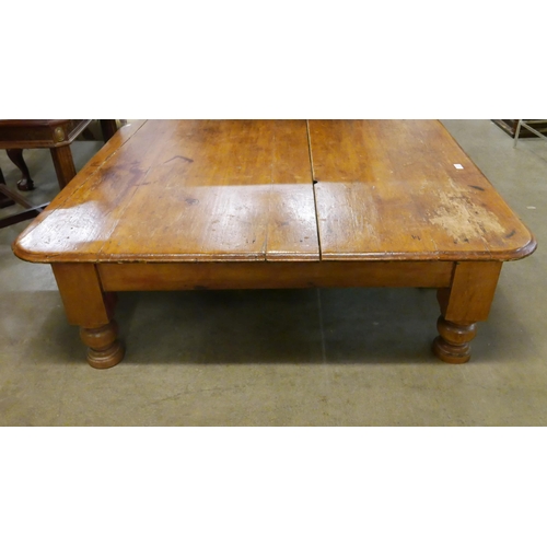 193 - A large pine coffee table