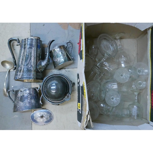 317 - A box of assorted glassware and silver plated items