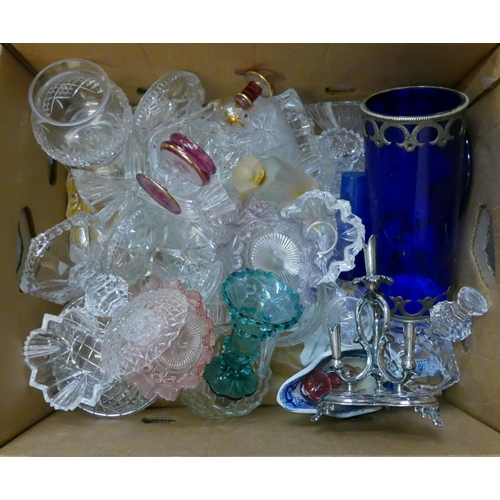 318 - A box of assorted glassware, etc.