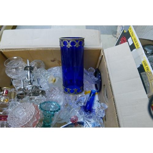 318 - A box of assorted glassware, etc.