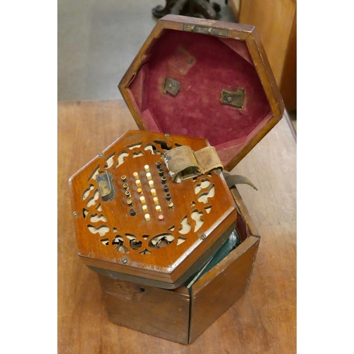 345 - A 19th Century Wheatstone musical concertina squeeze box, with ivory keys, a/f. With non-transferabl... 