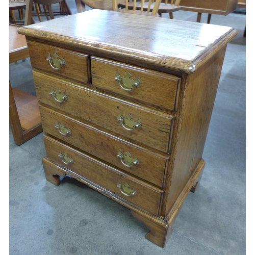 64 - A miniature/apprentice style George III style oak chest of drawers