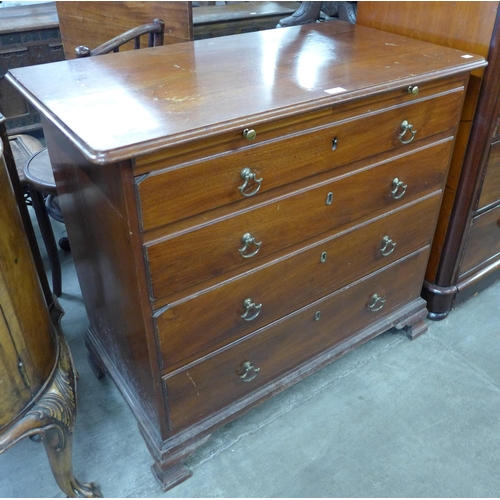 89 - A George III mahogany chest of drawers