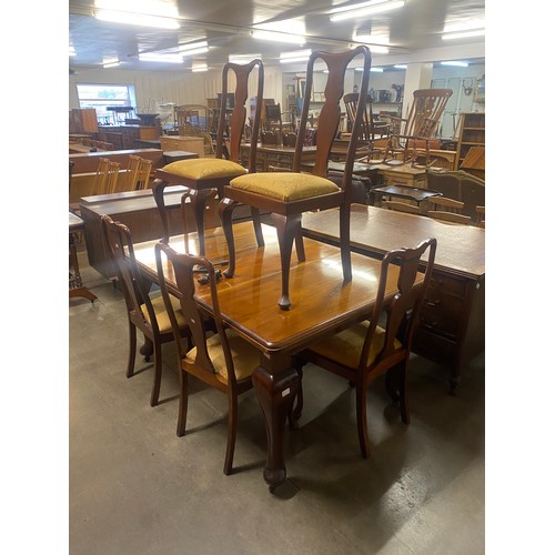 101 - An early 20th Century walnut dining table and six chairs