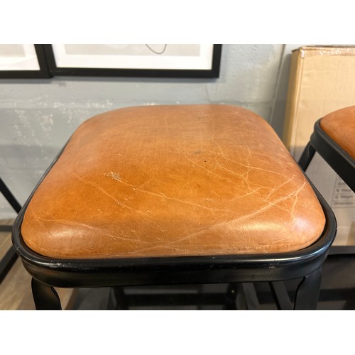 1635 - A black granite circular pub table and four industrial style stools