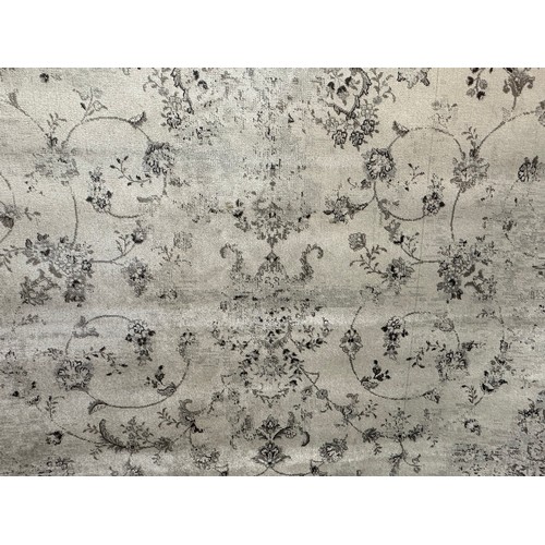 1582 - A grey ground contemporary carpet with vintage look (200cm x 300cm)