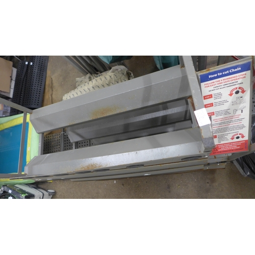 2291A - A shop chain stand