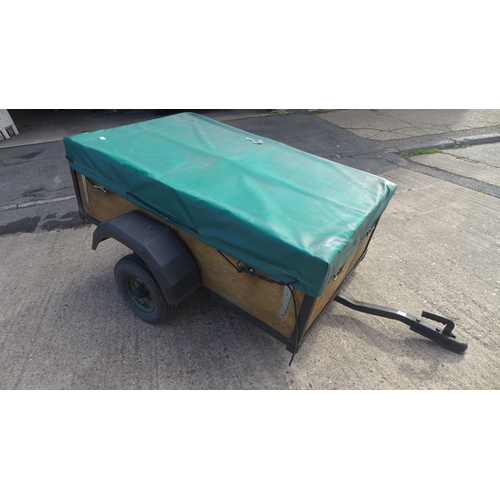 2476 - A 6 x 4 metal framed trailer with lockable lid and cover