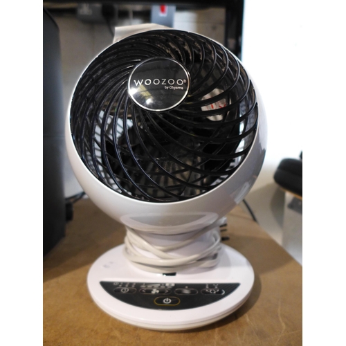 3009 - Iris Woozoo White desk Fan - No remote (306-280) * This lot is subject to VAT