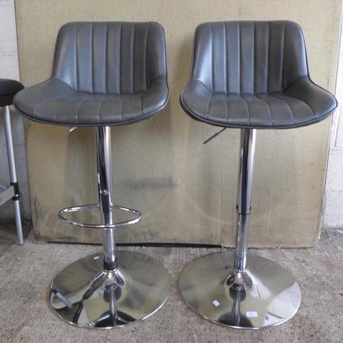 3011 - Pair of Bayside Grey Gas-Lift Bar Stools - Damaged  (305-114)    * This lot is subject to vat