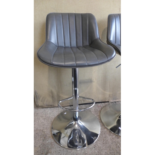 3011 - Pair of Bayside Grey Gas-Lift Bar Stools - Damaged  (305-114)    * This lot is subject to vat