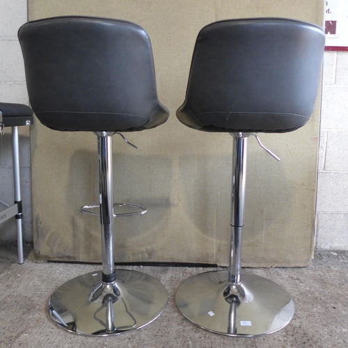 3011 - Pair of Bayside Grey Gas-Lift Bar Stools - Damaged  (305-114)    * This lot is subject to vat