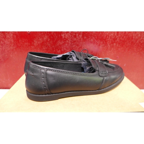 3051 - Pair of black Term Footwear school shoes - size 3 * This lot is subject to VAT