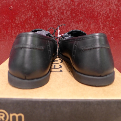 3051 - Pair of black Term Footwear school shoes - size 3 * This lot is subject to VAT