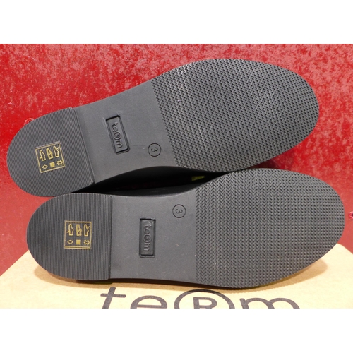 3051 - Pair of black Term Footwear school shoes - size 3 * This lot is subject to VAT