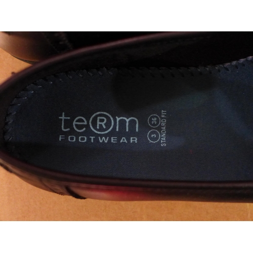 3051 - Pair of black Term Footwear school shoes - size 3 * This lot is subject to VAT