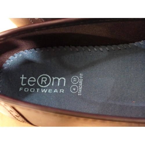 3052 - Pair of black Term Footwear school shoes - size 4 * This lot is subject to VAT