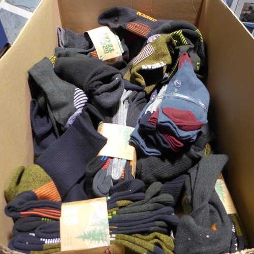 3054 - Large assortment of men's socks - various sizes/styles/colours * This lot is subject to VAT