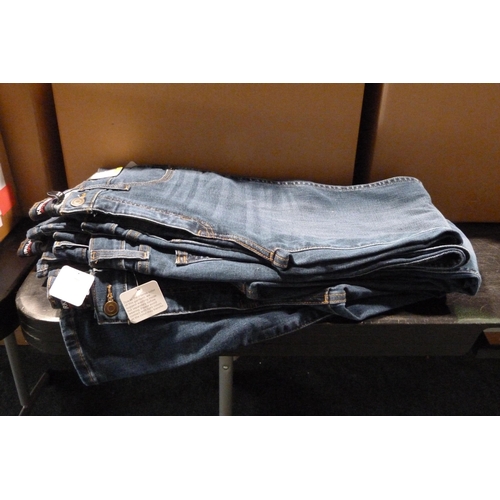 3070 - Five pairs of women's Kirkland Signature jeans - size 6 * this lot is subject to VAT