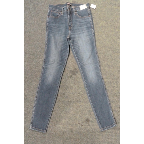 3070 - Five pairs of women's Kirkland Signature jeans - size 6 * this lot is subject to VAT