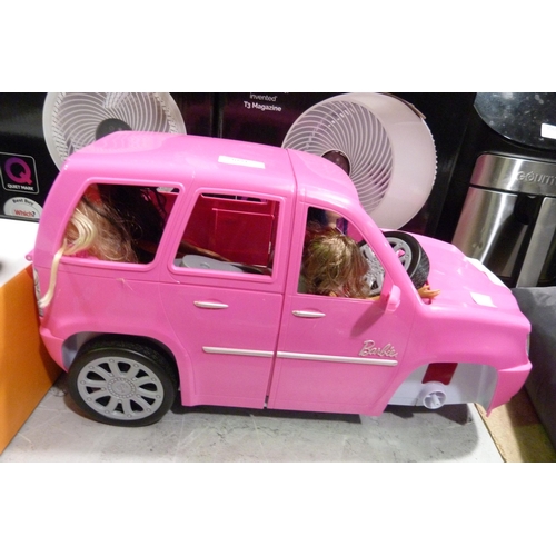 3091 - Barbie Limo With Dolls (305-68)    * This lot is subject to vat