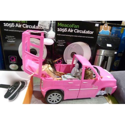 3091 - Barbie Limo With Dolls (305-68)    * This lot is subject to vat