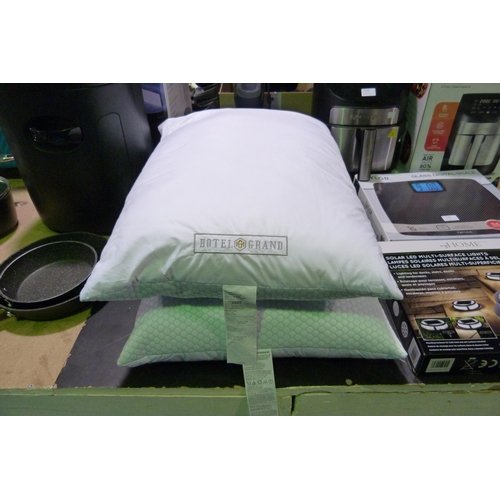 3107 - Pack of Two Hotel Grand Summer/Winter Pillows  (305-100)    * This lot is subject to vat