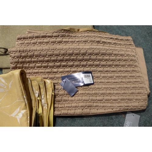 3194 - Quantity of Neutral and Brown Tone Cushion Covers (H,O,T)