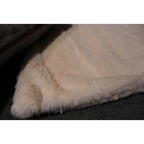 3195 - Brown Herringbone Cushion and Cream Faux Fur Cushion Cover (no ref)