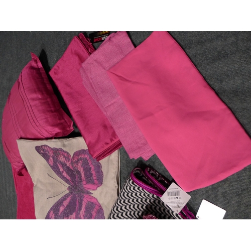 3196 - Cerise Themed Bundle - Throw and Cushion Covers (S)