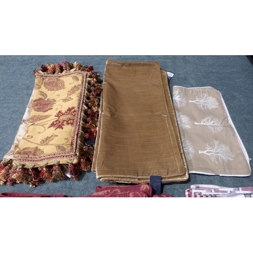 3210 - Assorted Red & Gold Themed Cushion Covers (D,N,A4)