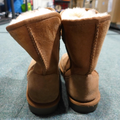 3242 - Pair of women's Shearling boots - UK size 5 * This lot is subject to VAT