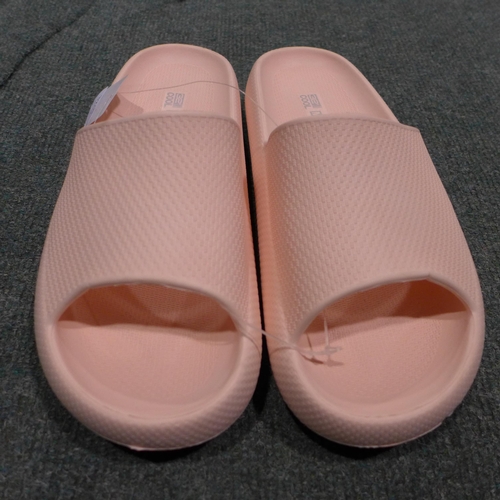 3249 - Pair of 32 Degrees Cool Pink Sliders - Size M * This lot is subject to VAT