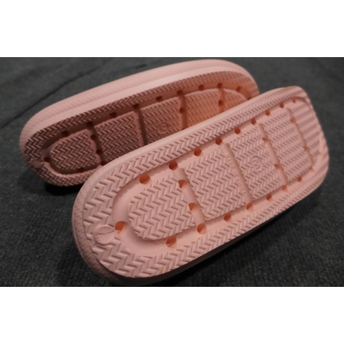 3249 - Pair of 32 Degrees Cool Pink Sliders - Size M * This lot is subject to VAT