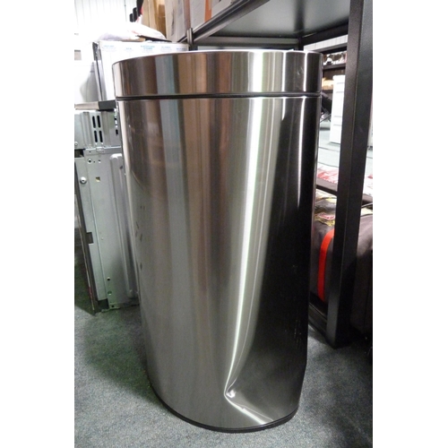 3301 - 47ltr Eko Semi-Round Bin (Dented)  (305-158)    * This lot is subject to vat