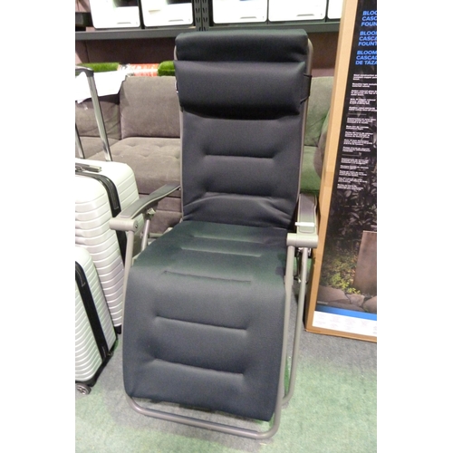 3399 - Lafuma Futura Air Comfort Padded Reclining Garden Chair (300-852)   * This lot is subject to vat