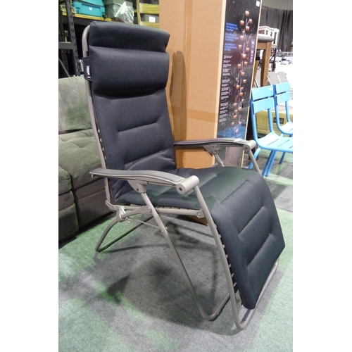 3399 - Lafuma Futura Air Comfort Padded Reclining Garden Chair (300-852)   * This lot is subject to vat