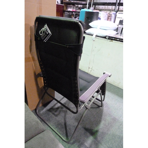 3399 - Lafuma Futura Air Comfort Padded Reclining Garden Chair (300-852)   * This lot is subject to vat