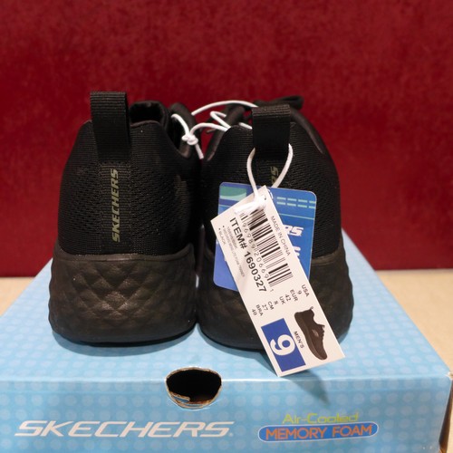 3046 - Pair of men's black Skechers - UK size 8* This lot is subject to VAT