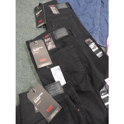 3227 - Assorted Levi clothing inc: jeans, a hoodie, shirt, T-shirts, etc, various sizes & styles * this lot... 