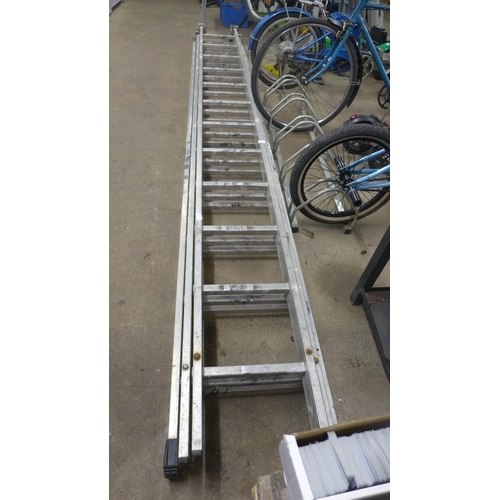 2214 - A Youngman industrial 500 single extension ladder