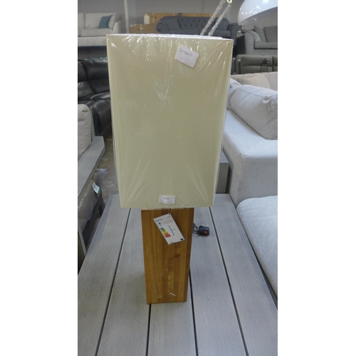 1362 - A wooden block base table lamp