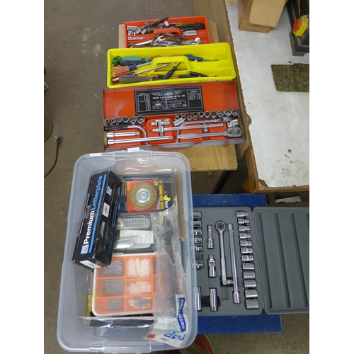 2011 - A tray of mixed tools and other items including spanners, sockets, screwdrivers, a Gordon No. 488 so... 