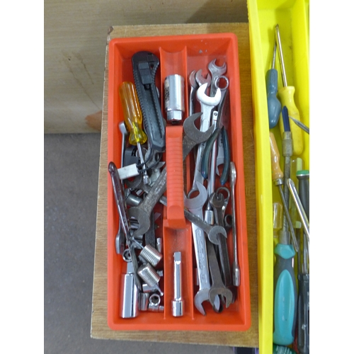 2011 - A tray of mixed tools and other items including spanners, sockets, screwdrivers, a Gordon No. 488 so... 