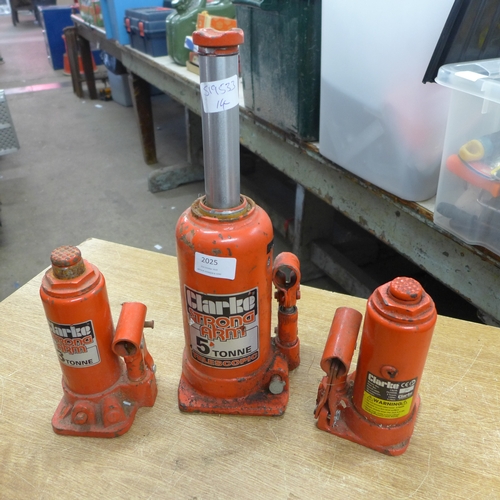 2025 - 3 red bottle jacks 2 x 3 ton - 1 x 5 tonne - W