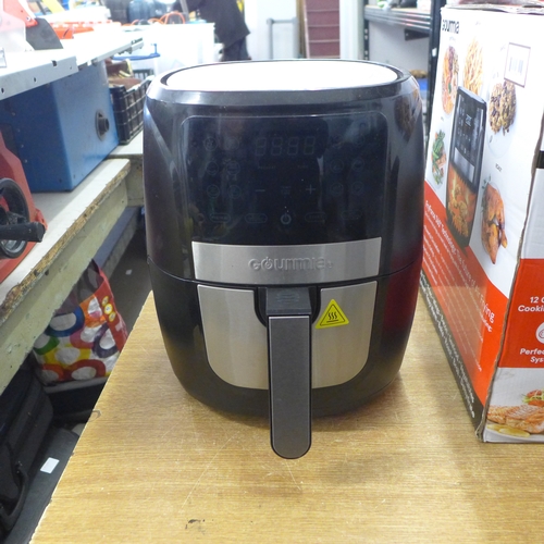 2077 - A Gourmia air fryer