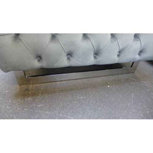 1309 - A Fenzi grey buttoned velvet three seater sofa, two seater sofa and armchair * This lot is subject t... 