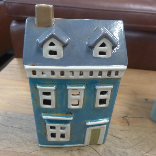 1324 - A ceramic tealight house, H 24cms (572108)   #